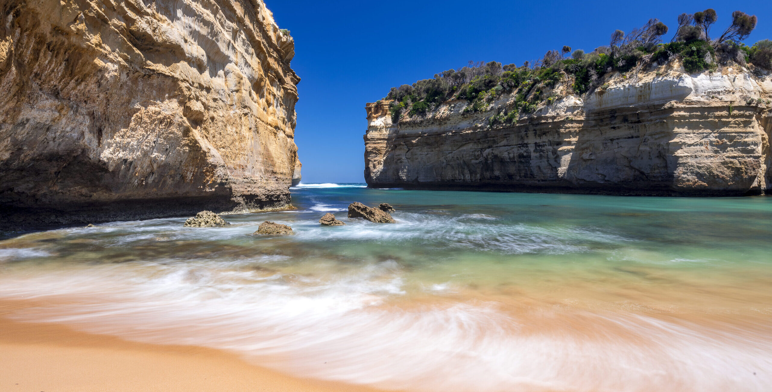 beautiful-view-of-the-loch-ard-gorge-port-victori-2023-11-27-05-10-26-utc (1) beautiful-view-of-the-loch-ard-gorge-port-victori-2023-11-27-05-10-26-utc (1)