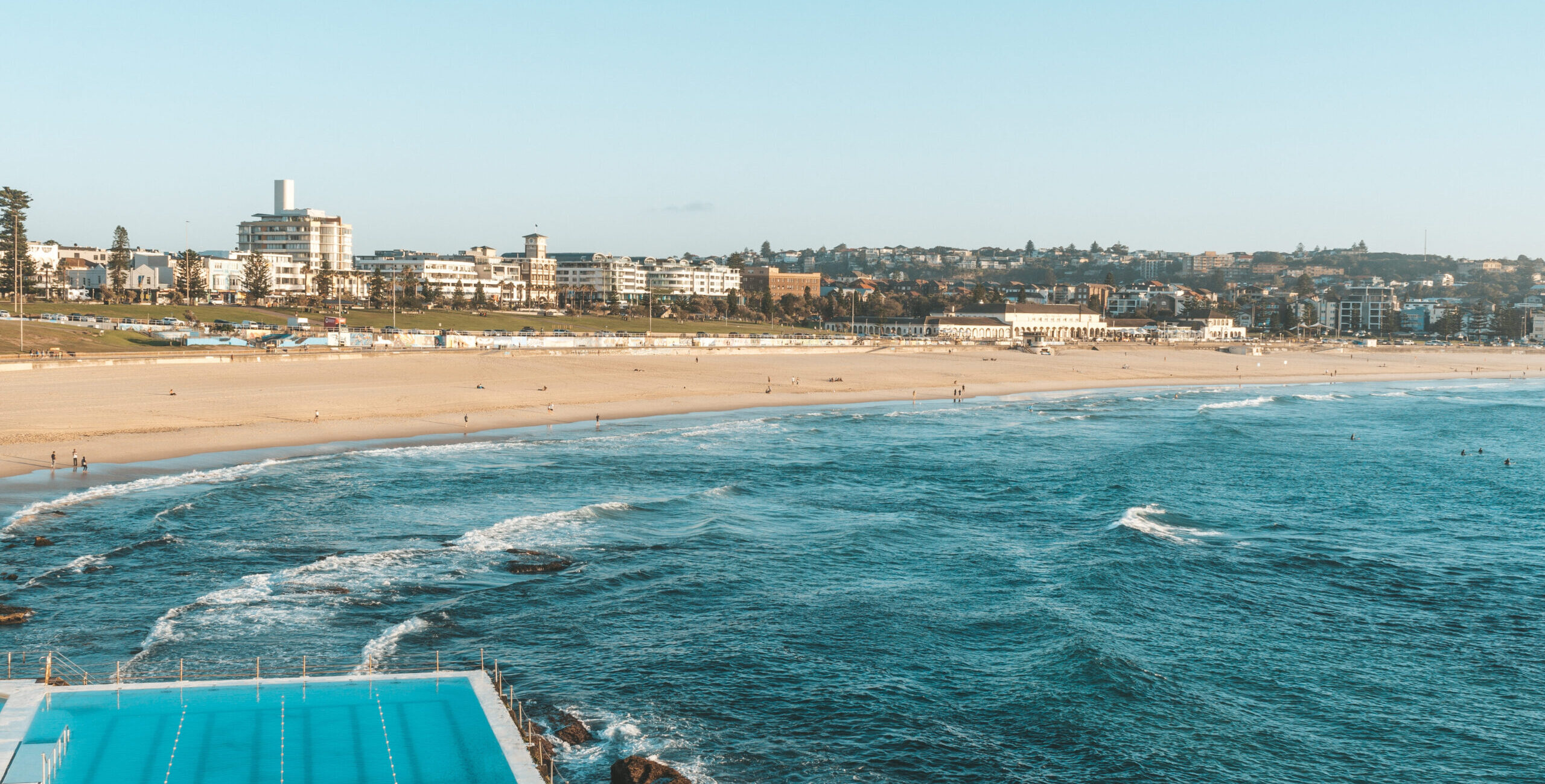 view-on-bondi-beach-from-iceberg-swimming-pool-clu-2023-11-27-04-49-21-utc (1) view-on-bondi-beach-from-iceberg-swimming-pool-clu-2023-11-27-04-49-21-utc (1)