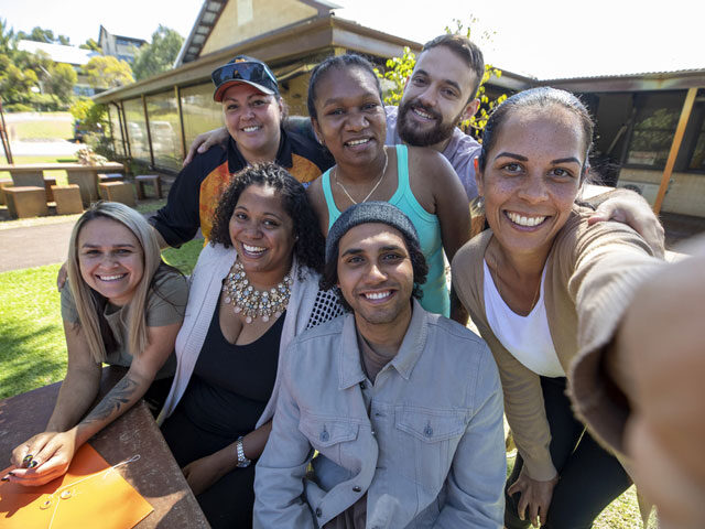 Sinh viên quốc tế tham gia lớp học kỹ năng quản lý hồ sơ và hỗ trợ cộng đồng