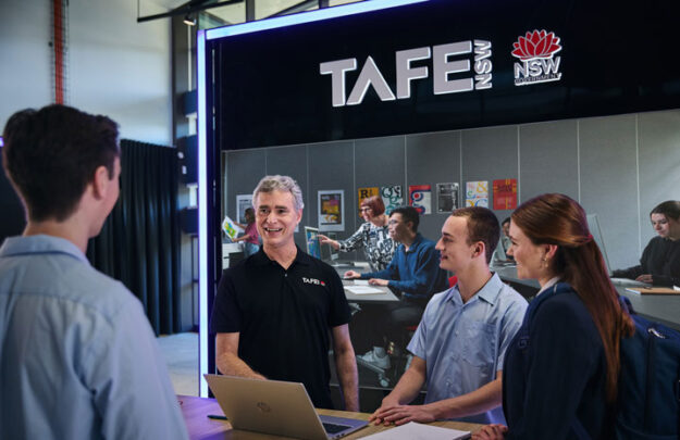_TAFE_ExpoStand-Graphic-Design Học bổng TAFE NSW – Tấm vé vàng du học Úc với chi phí ưu đãi
