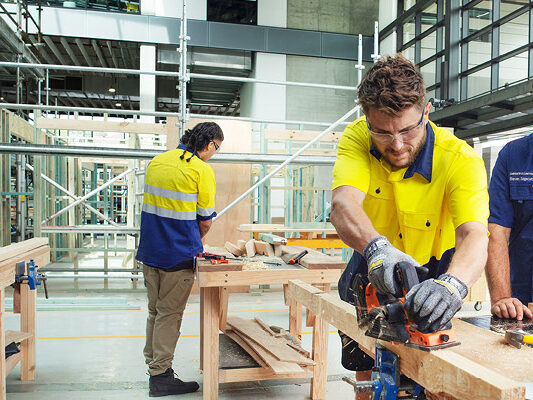 Cập nhật chương trình định cư Queensland 2025/2026 – Cơ hội mới cho lao động xây dựng & du học sinh